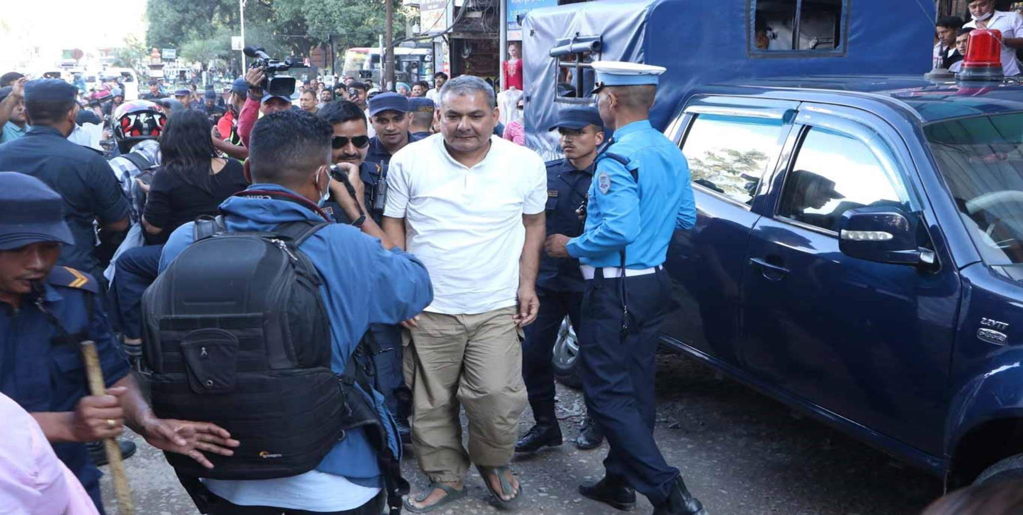 दुर्गा प्रसाईंका  दुई रिट एकै दिन खारेज, हिरासतमै राखेर ऋण असुली गर्ने