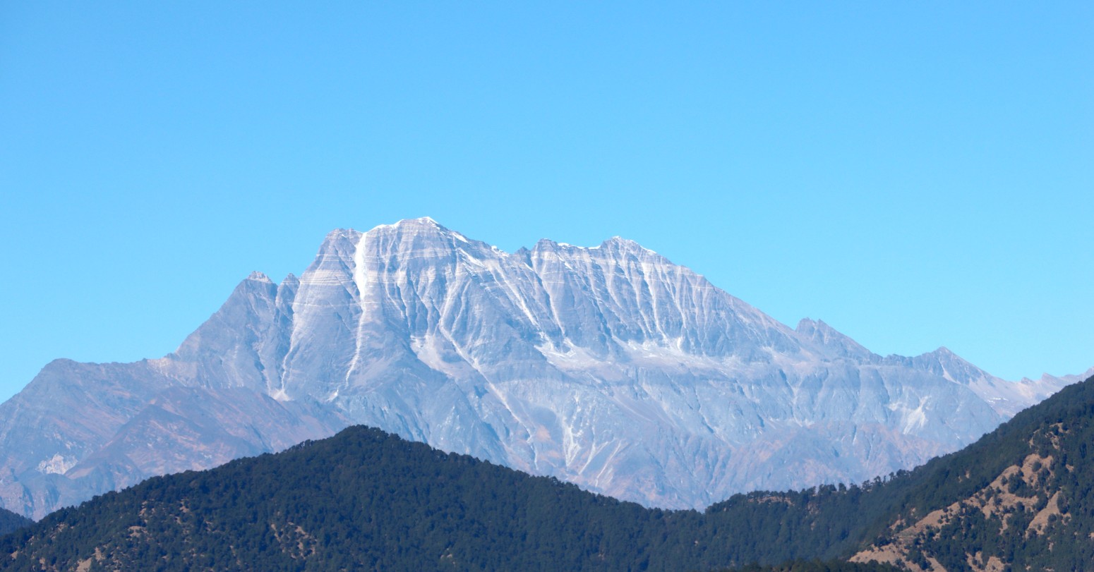 हिउँ बिनाको सिस्ने हिमाल