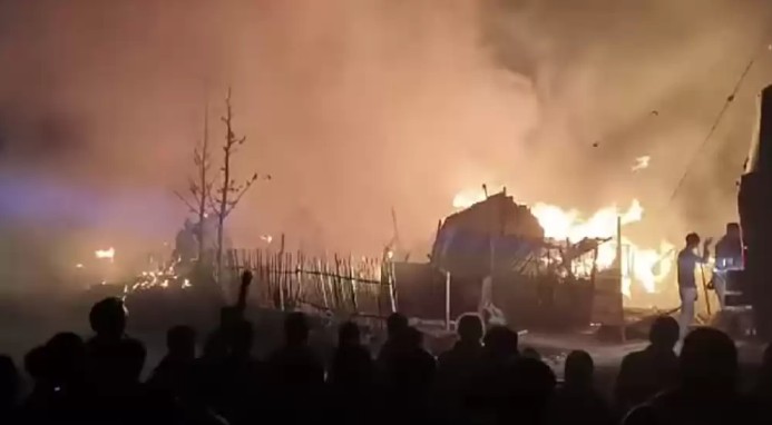 रौतहटको पासवान टोलमा भीषण आगलागी, ७ घर जलेर खरानी