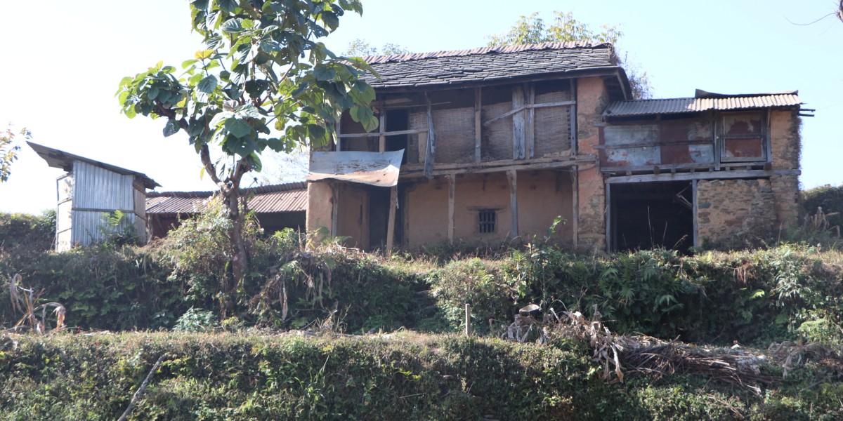 मान्छे बेगरका घरहरु