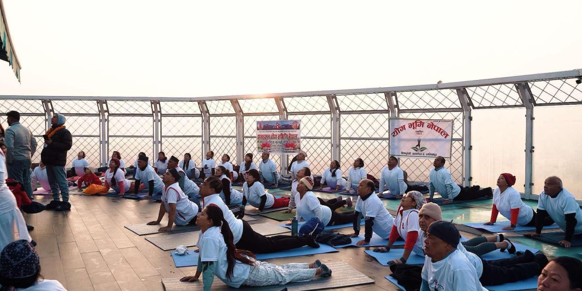 पहिलोपटक‘स्काइवाक टावर’मा योगाभ्यास