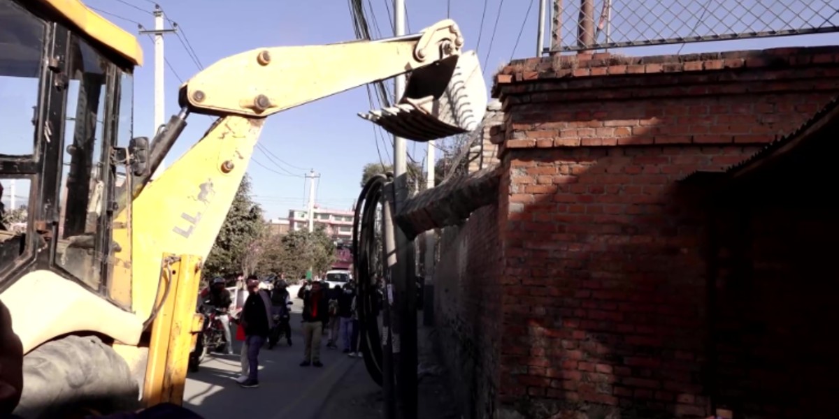 धोविखोला करिडोरका संरचनामा प्राधिकरणले चलायो डोजर