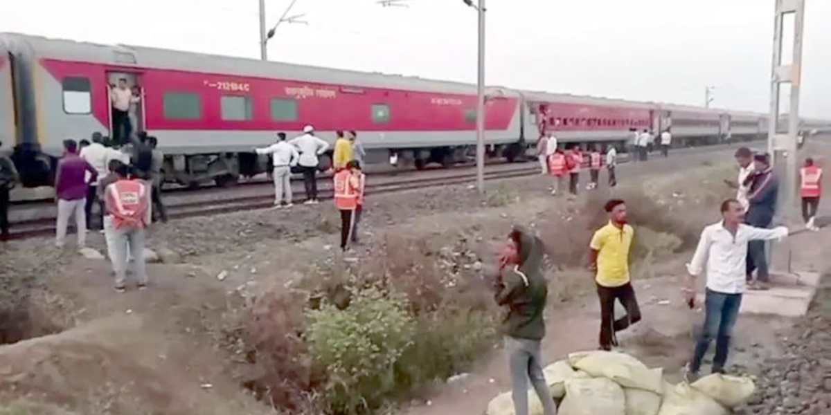 भारतमा रेल दुर्घटना : १३ जनाको मृत्यु, चार नेपालीको सनाखत