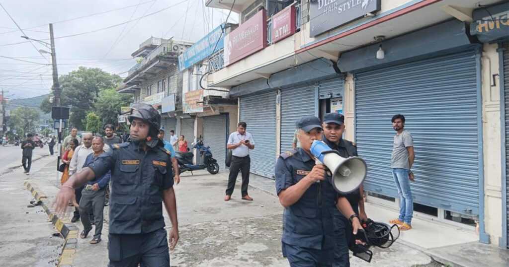बारामा स्थानीय प्रशासनद्वारा ‘कर्फ्यु ’ जारी