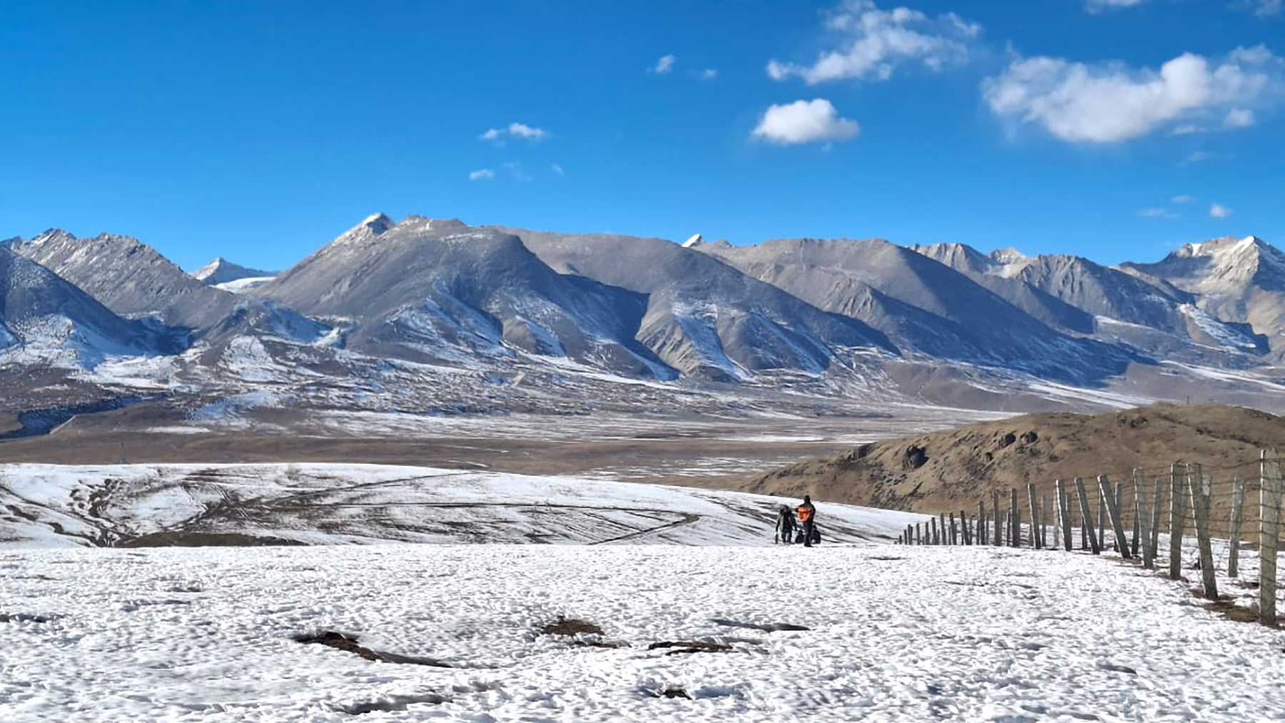 मुस्ताङको सीमा क्षेत्रमा जमेको हिउँ(तस्बिरहरू)