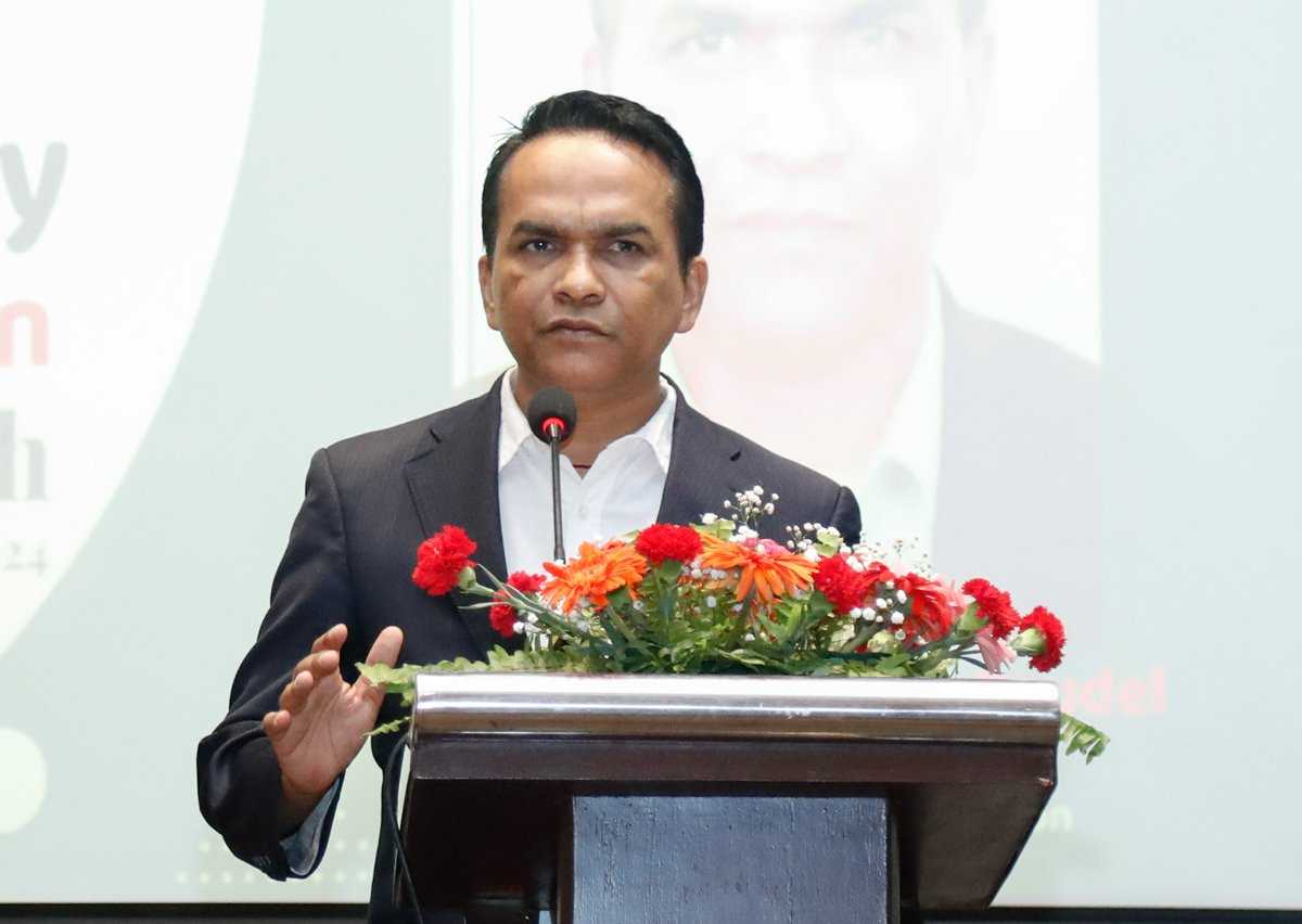 गभर्नर पौडेल लेख्छन्ः मेरो रिस वृद्ध बाआमा बसेको घरमा पोख्ने साथीहरूको फलोस् फुलोस्