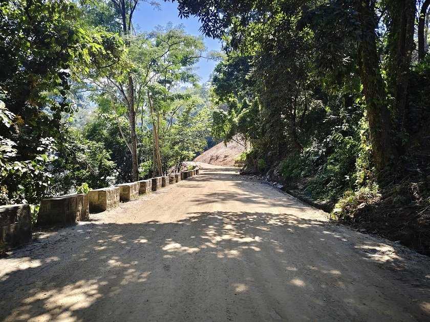 भाँडी खोला क्षेत्रस्थित मेची राजमार्ग अवरुद्ध